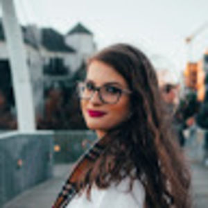 Meet your Posher, Laura